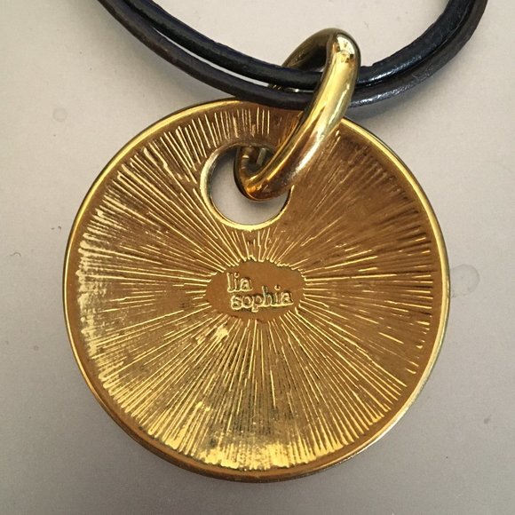 Lia Sophia Leather Necklace Cracked Beige Pendant - Picture 2 of 13